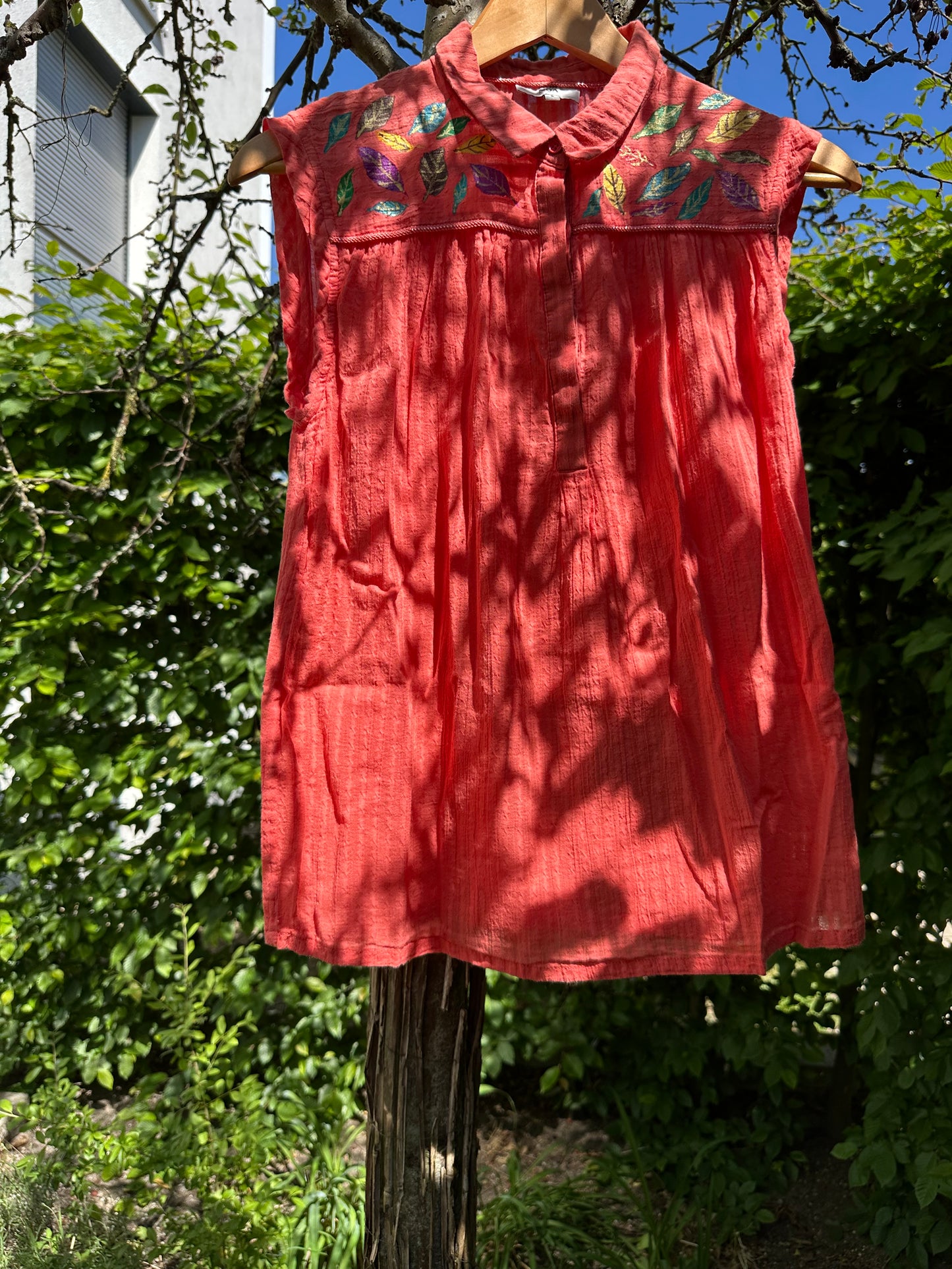 Herbstblätter Ärmellose Bluse (Marke NOA)